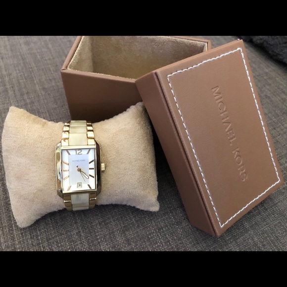 Beautiful Michael Kors Watch - Picture 5 of 6